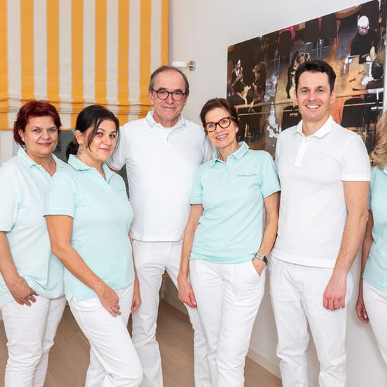 Team der Zahnarztpraxis Doctor Medic Stom. Raul-Louis Vlaia