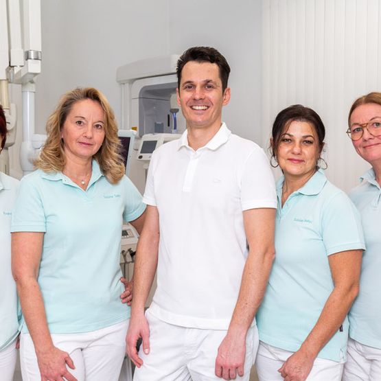 Team der Zahnarztpraxis in Baden-Baden Doctor Medic Stom. Raul-Louis Vlaia